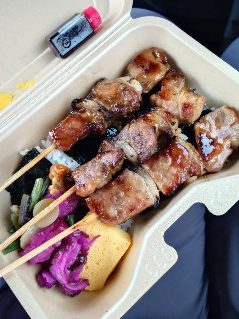 くじら食堂で購入した室蘭やきとり弁当