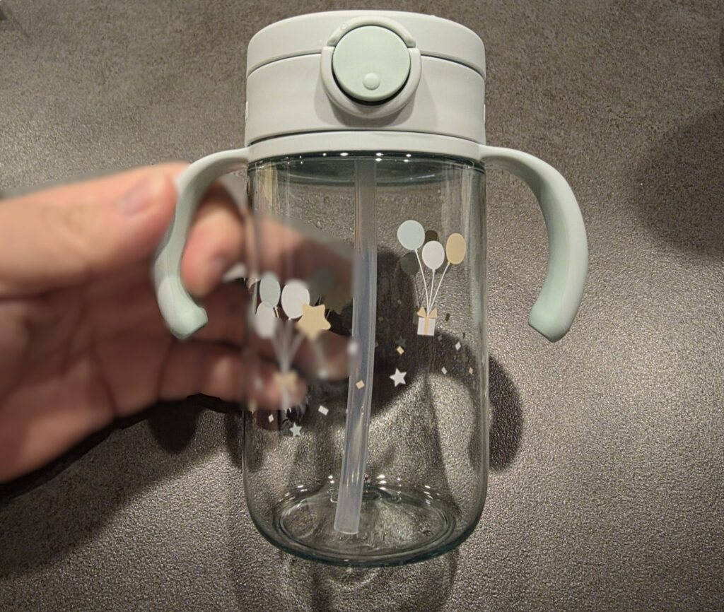 我が家で使っている、風船柄のアスター おでかけストローマグ320。